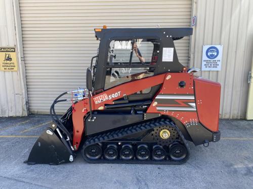 590t-skid-steer-1