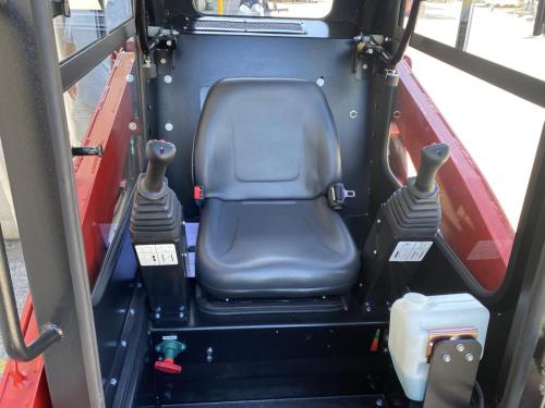 590t-skid-steer-11