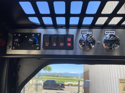 590t-skid-steer-17