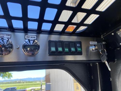 590t-skid-steer-18