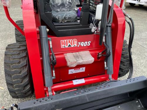 790kg-Skid-Steer-Loader-Enclosed-Cab-1