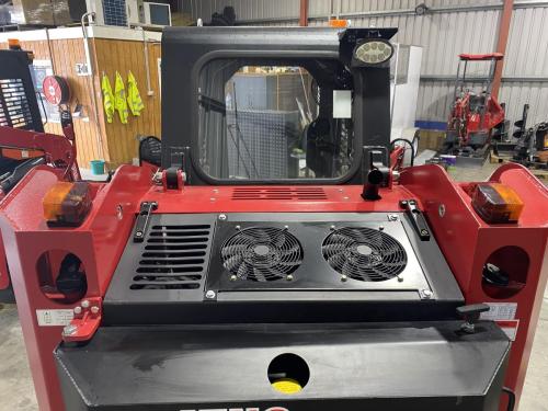 790kg-Skid-Steer-Loader-Enclosed-Cab-10