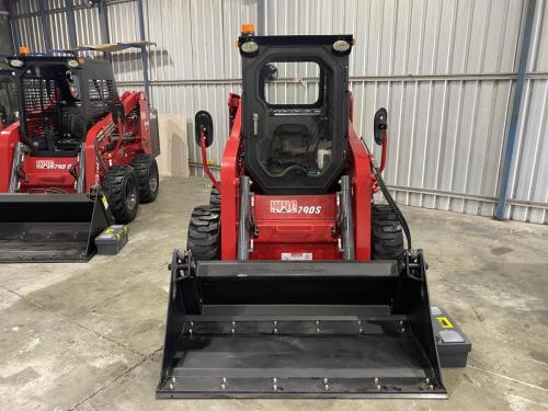 790kg-Skid-Steer-Loader-Enclosed-Cab-4