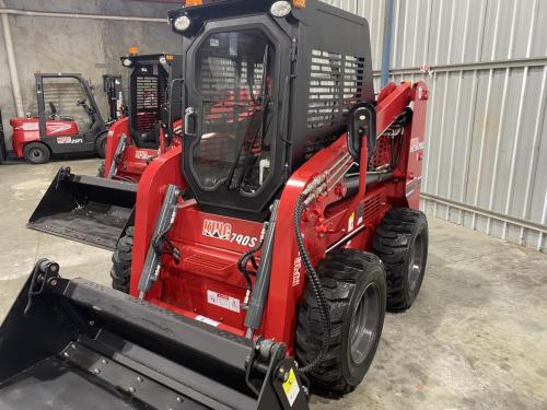 790kg-Skid-Steer-Loader-Enclosed-Cab-7
