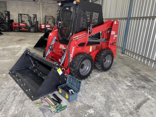 990kg-Skid-Steer-Loader-13