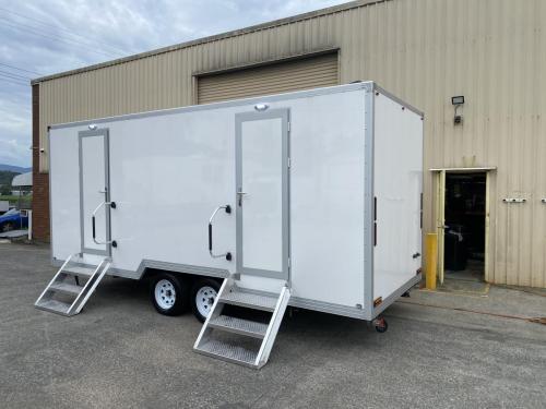 King-Kong-Mobile-Bathroom-External-12