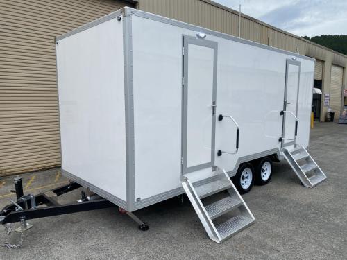 King-Kong-Mobile-Bathroom-External-9
