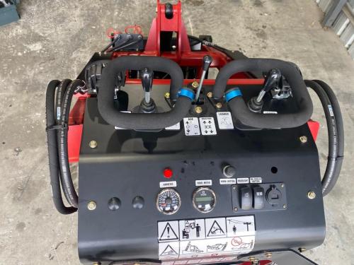 T15-Tracked-Mini-Skid-Steer-Loader-16