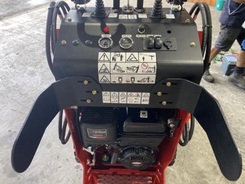 T15-Tracked-Mini-Skid-Steer-Loader-35
