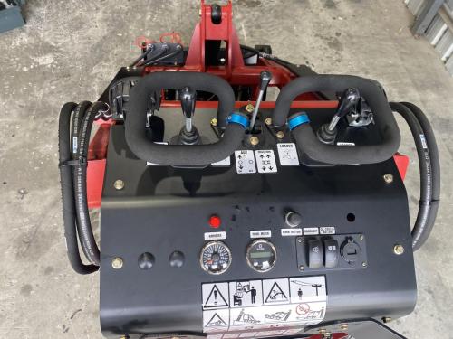 T15-Tracked-Mini-Skid-Steer-Loader-9