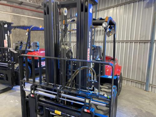 forkilft-king-35-4wd-forklift-4